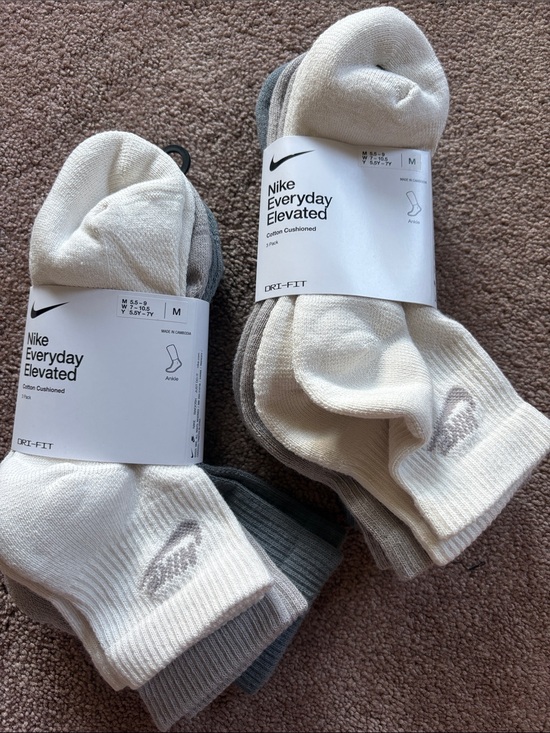 Nike Accessories - Nike Women’s set of 6 pairs Ankle Athletic socks NWT